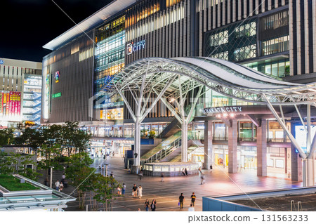 博多站博多口晚上8點30分 131563233