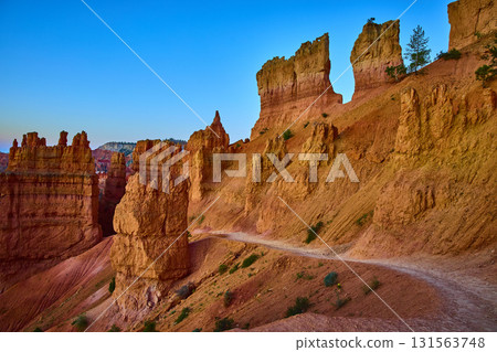 Thor's Hammer Hoodoo and Sandstone Trail at Sunset in Bryce Canyon National Park Thor's Hammer Hoodoo and Sandstone Trail at Sunset in Bryce Canyon National Park 131563748