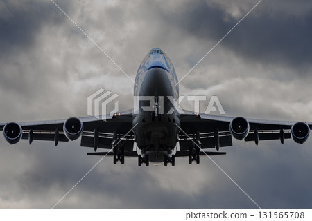 從正面拍攝的飛機照片 從正面拍攝的飛機照片 131565708