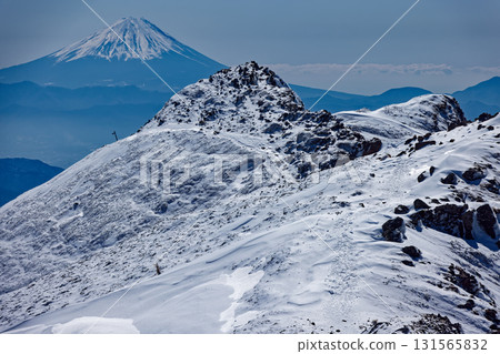 冬天從八嶽山脈的橫嶽看到的富士山和三叉戟峰 131565832