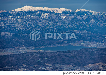 Mount Norikura and Lake Suwa seen from the Yokodake ridgeline of the Yatsugatake mountain range in winter 131565840