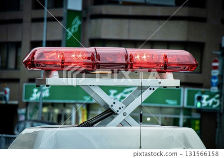 執勤警車的紅燈 131566158