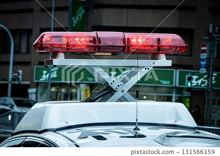 執勤警車的紅燈 131566159