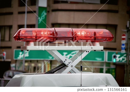 執勤警車的紅燈 131566161