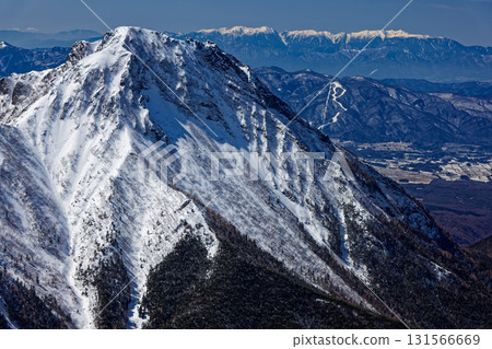 Mt. Amida and the Central Alps seen from the ridge of Mt. Yokodake in the Yatsugatake Mountain Range in winter Mt. Amida and the Central Alps seen from the ridge of Mt. Yokodake in the Yatsugatake Mountain Range in winter 131566669