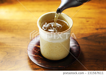 倒茶 131567611