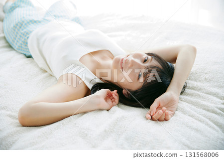 A woman lying on the bed 131568006