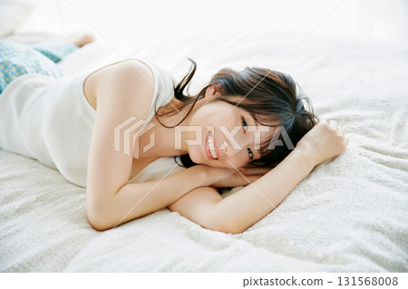 躺在床上的女人 躺在床上的女人 131568008