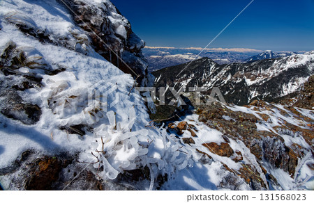 從八嶽山脈赤岳地藏山脊眺望蓼科山和北阿爾卑斯山 131568023