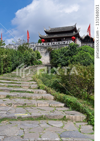 貴陽青岩古鎮的古城牆和古城樓 131568031