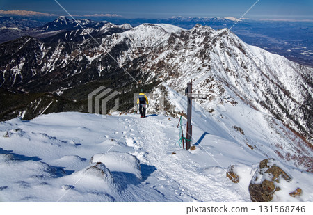從阿嘉山眺望北阿爾卑斯山脈的冬季八岳、橫山、硫磺山、天狗山、蓼科山、淺間山 131568746