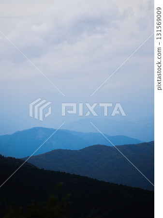 Light into the mountain 131569009