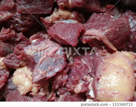 Raw beef steak meat. Delicious mixed Kobe and wagyu beef meat pieces to make famous recipe like barbeque, picanha, bourguignon, goulash, gourmet, stroganoff, ragout etc Raw beef steak meat. Delicious mixed Kobe and wagyu beef meat pieces to make famous recipe like barbeque, picanha, bourguignon, goulash, gourmet, stroganoff, ragout etc 131569715