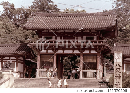 1956年的老照片，京都八坂神社西樓大門 131570306