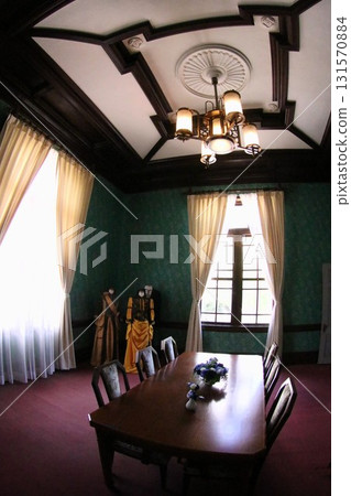 Retro Western-style room 131570884