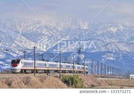 681 series Hakutaka express train running with the winter Tateyama mountain range in the background 681 series Hakutaka express train running with the winter Tateyama mountain range in the background 131571271