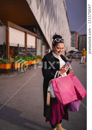 Joyful shopper enjoying a sunny day at a modern market square 131578047