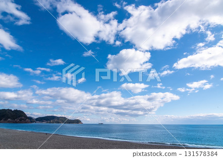 [Clear winter beach] Shichiri-mihama (Kumano City, Mie Prefecture) 131578384