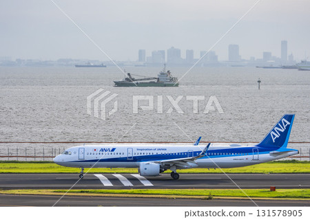 Scenery of Haneda Airport, airplane taxiing, Ota Ward, Tokyo Scenery of Haneda Airport, airplane taxiing, Ota Ward, Tokyo 131578905