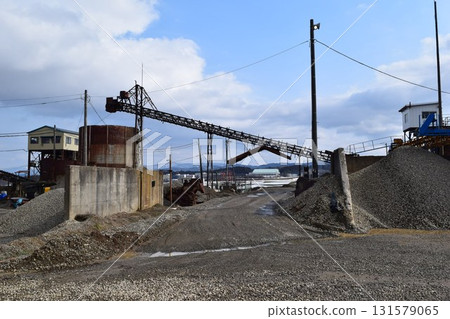 碎石廠建築材料生產現場 碎石廠建築材料生產現場 131579065