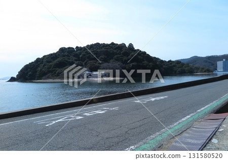 面向播磨灘的歷史港口城市榮(兵庫縣赤穗市):榮灣的生島(生島森林被指定為天然紀念物) 面向播磨灘的歷史港口城市榮(兵庫縣赤穗市):榮灣的生島(生島森林被指定為天然紀念物) 131580520