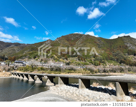 Kataoka Submerged Bridge seen from above in Ochi Town, Kochi Prefecture Kataoka Submerged Bridge seen from above in Ochi Town, Kochi Prefecture 131581341