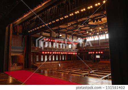 山鹿歷史悠久的劇場八千代座的內部 131581402