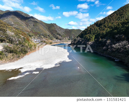 Niyodo River and Kataoka Submerged Bridge in Ochi Town, Kochi Prefecture Niyodo River and Kataoka Submerged Bridge in Ochi Town, Kochi Prefecture 131581421