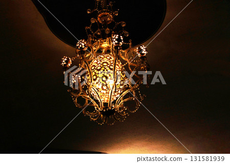 營造舒緩空間的天花板燈 131581939