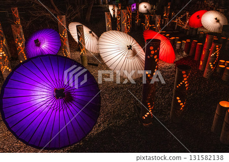 Yamaga Lantern Romance: A Hundred Colors of Japanese Umbrellas and Bamboo Lanterns Yamaga Lantern Romance: A Hundred Colors of Japanese Umbrellas and Bamboo Lanterns 131582138
