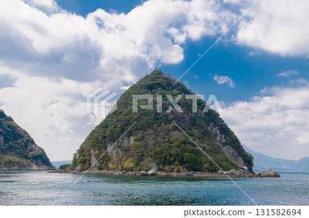 Nakagami Island (Tsurigane Island) Nakagami Island (Tsurigane Island) 131582694