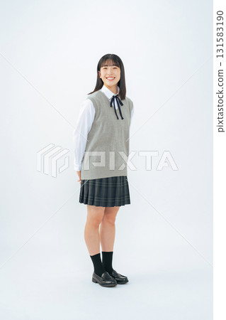 女學生穿校服全身照 131583190