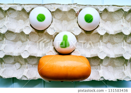 Comic eggs and sausage in cardboard packaging 131583436