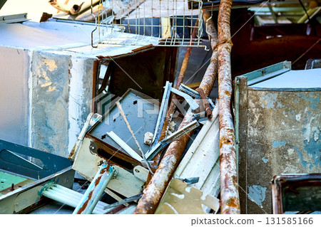 Garbage after reconstruction of premises.Construction waste 131585166