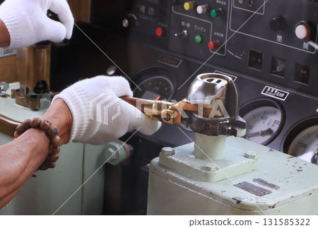 Nose Electric Railway 5100 series driver's seat 131585322