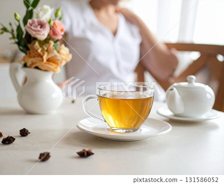 一個女人喝茶 131586052