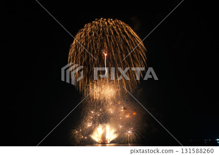 Fireworks over Lake Kasumigaura - Scenes from the Omitama City Fireworks Festival 131588260