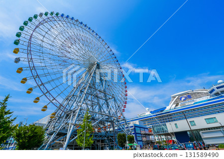 藍天與天保山摩天輪的風景 131589490