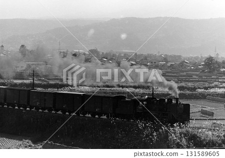 秋季鄉村景觀與蒸汽機車 131589605