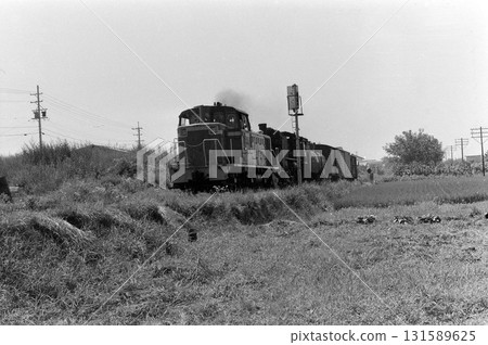 Steam locomotive and diesel car combined 131589625