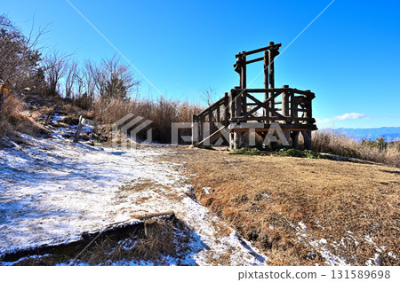 相鷹山脈的越前山：冬天晴朗的鳥取高原展望台 131589698