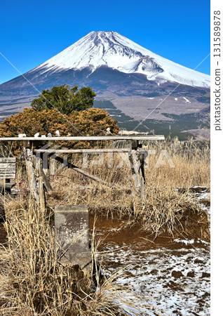 Snow-capped Mount Fuji seen from Mount Echizen in the Aitaka mountain range. An observation deck lined with old benches on the horse's back. Snow-capped Mount Fuji seen from Mount Echizen in the Aitaka mountain range. An observation deck lined with old benches on the horse's back. 131589878
