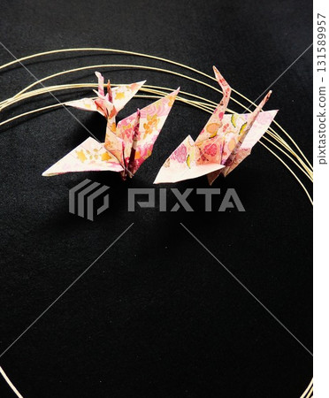 黑色背景 - 紙鶴和水引 黑色背景 - 紙鶴和水引 131589957