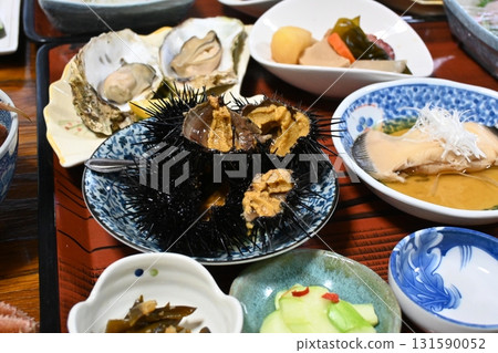 Dinner at the guesthouse: a mountain of seafood: hairy crab, sea urchin, oysters Dinner at the guesthouse: a mountain of seafood: hairy crab, sea urchin, oysters 131590052