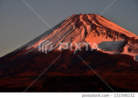 相鷹山脈的越前山，從十里木高原瞭望台看到的日出富士山 131590132