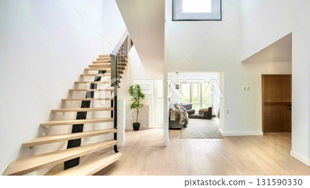 寬敞的房子，有樓梯 131590330