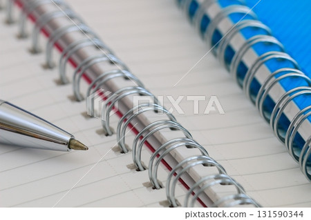 教育圖像書寫工具 環形筆記本和原子筆 3:2 131590344