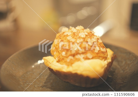 homemade dessert cream puff 131590606
