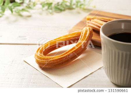 油條:西班牙油炸糕點的圖片 油條:西班牙油炸糕點的圖片 131590661