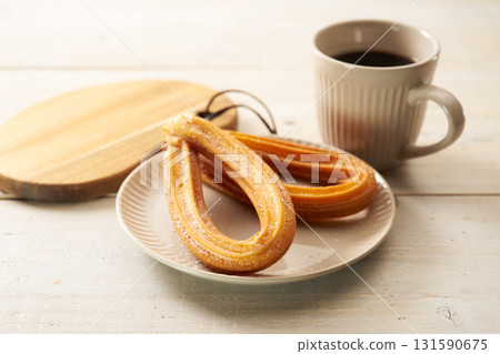 油條：西班牙油炸糕點的圖片 131590675